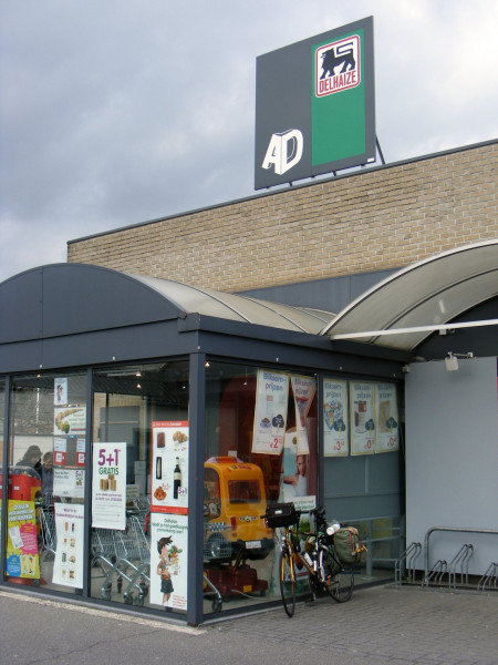 110a. Delhaize supermarkt in Lille.jpg