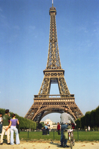 33. Voor de Eiffeltoren.jpg
