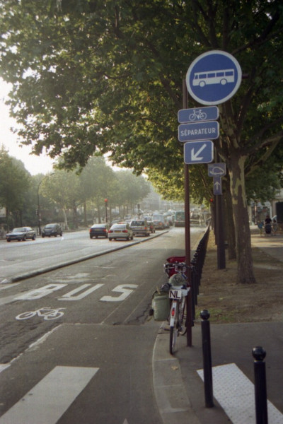 25. Fietspad op busbaan.jpg