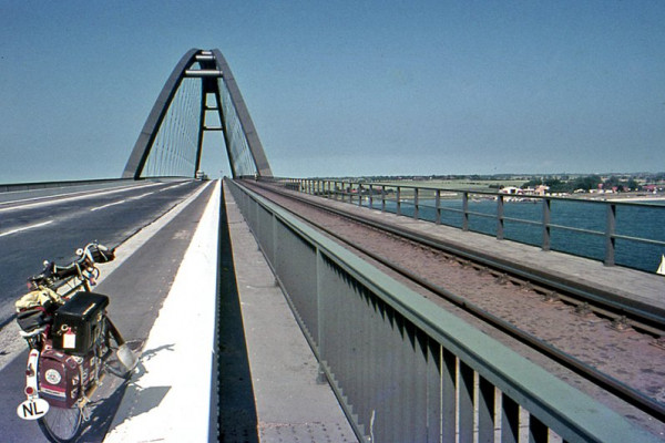 Fehmarnsundbrücke in 1975 (klein).jpg