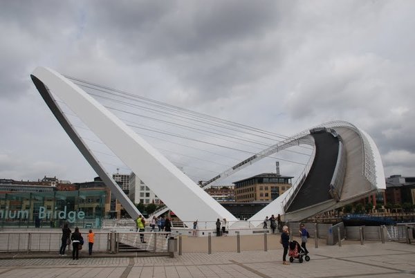 Millennium Bridge Newcastle.JPG