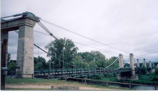 19 hangbrug Briare.jpg