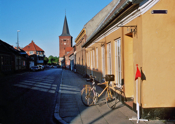 Straat, kerktoren.jpg