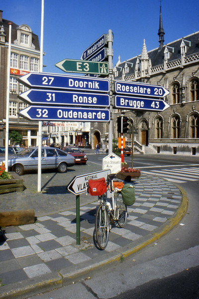 Wegwijzers in Kortrijk 1984.jpg