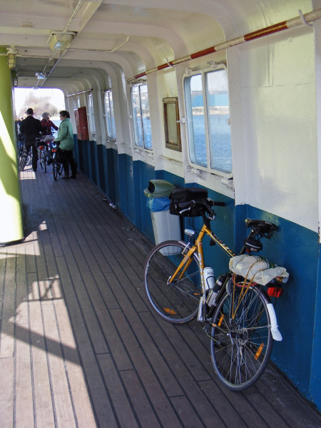 Fiets op pont.jpg