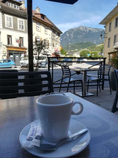 21-2-koffie in Albertville.JPG