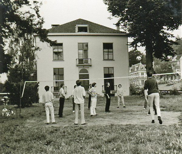 Volleyballen JH Nijmegen 25 juli 1969.jpg