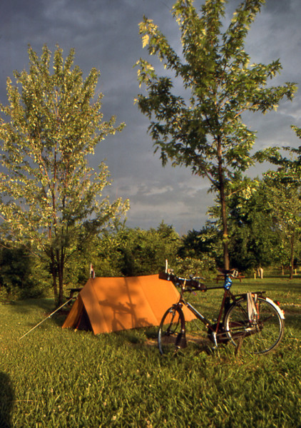 Tent en fiets Gray Summit 1977-klein.jpg