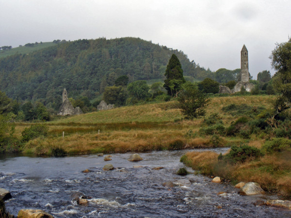 Ruinecomplex Glendalough.jpg