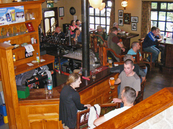 Ierse pub Glendalough.jpg