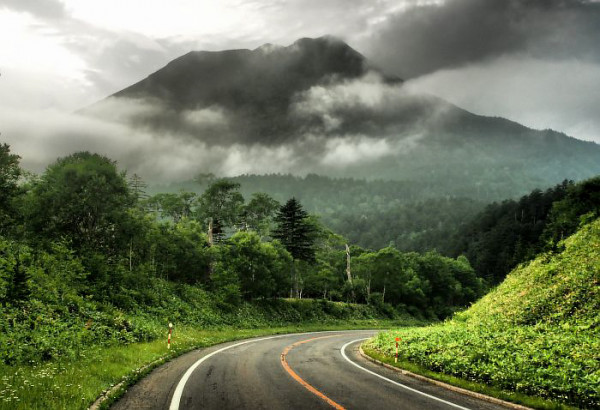 Hokkaido-landscape-Volcanoes.jpg