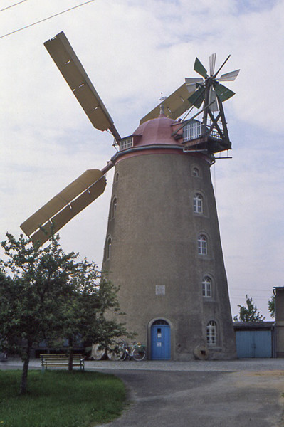 Windmühle Pahrenz met Bilau-wieken.jpg