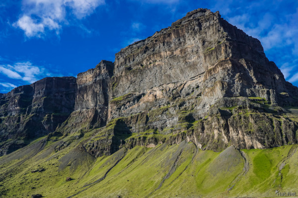 20160728183622_Ring_Road_to_Vik_block_mountain.jpg