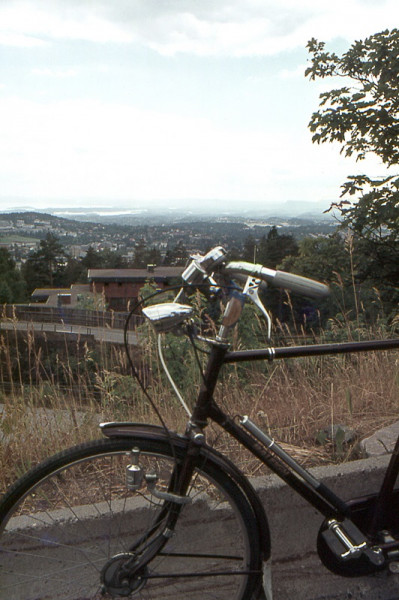 Mijn fiets bij Holmenkollen-kl.jpg