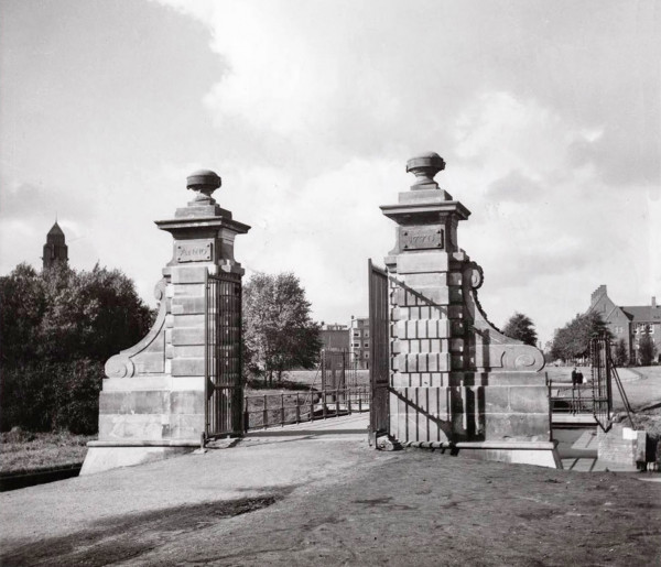 Hek Flevopark met toren en school Boetonstraat.jpg