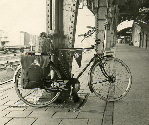 Fiets op station 's Hertogenbosch 12 juli 1970-klein.jpg