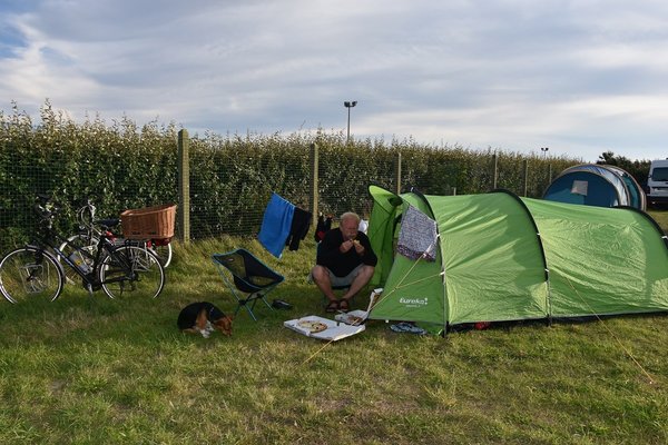 Camping bij Roscoff. eten met de pot mee.jpg