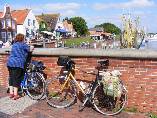 46. Jeannette op brug Greetsiel.jpg