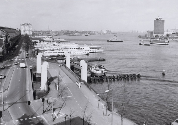 Hefbrug Ruijterkade.jpg
