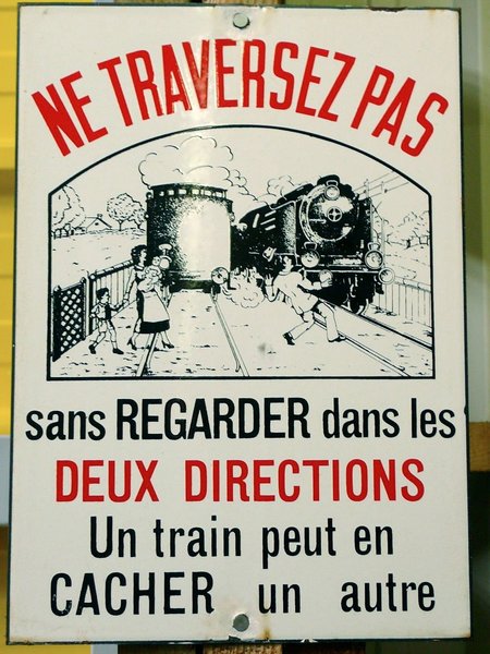 Un train peut en CACHER un autre - P1070432.jpg