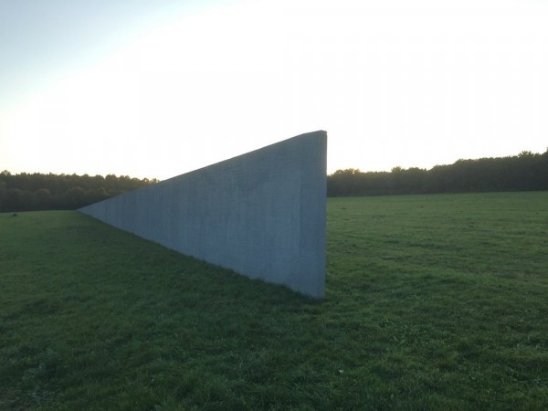 richard-serra-land-art-sea-level-2.jpg