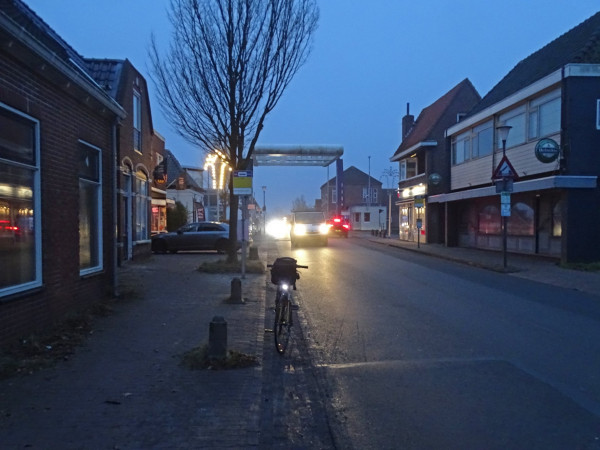 Straat bij avond.jpg